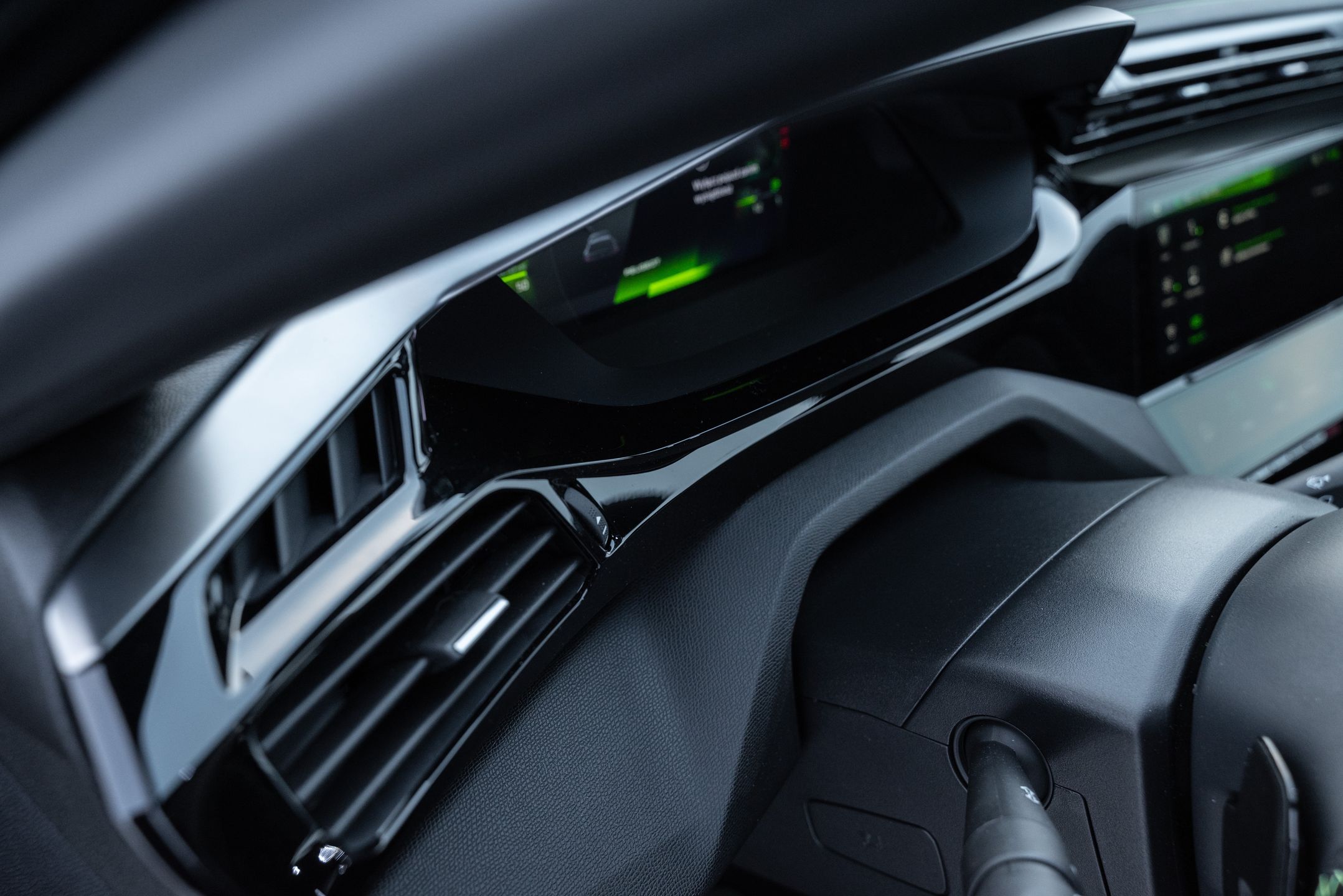 Peugeot 408 Hybrid 145