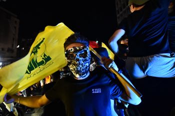 WSJ: Hezbollah odbudowuje arsenał. Presja na Bejrut rośnie