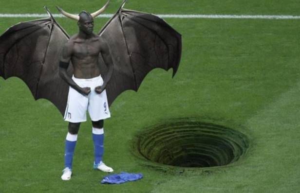 Mario Balotelli. Najbardziej charakterystyczny piłkarz Euro 2012 podbija Internet 16