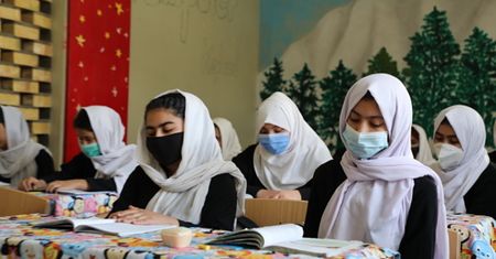 UNICEF bije na alarm. Afgańskie dziewczynki w niebezpieczeństwie