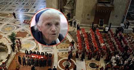 Stanęła przy trumnie papieża. Przyciągnęła wzrok obecnych
