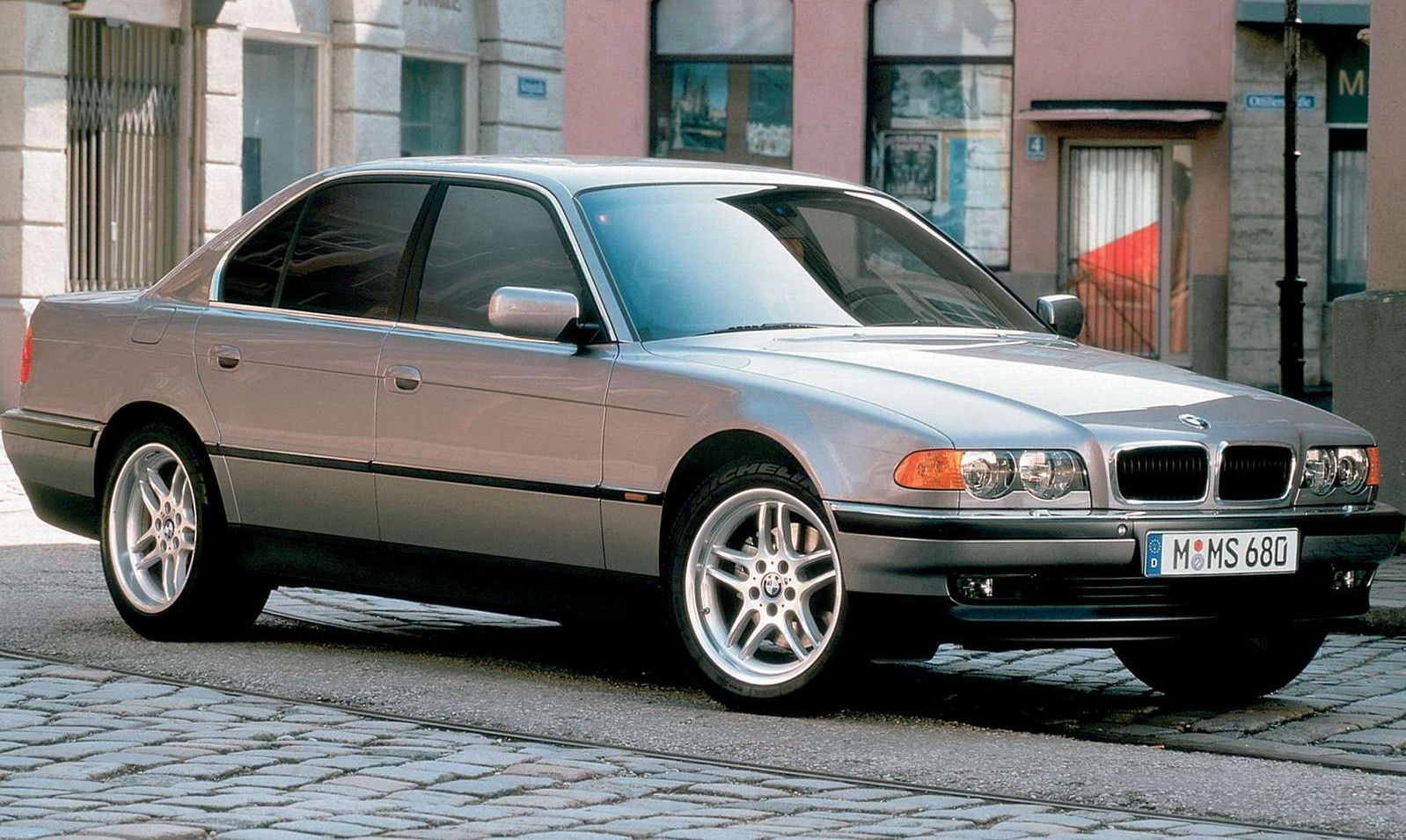 BMW Serii 7 E38