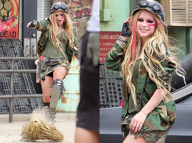 29-letnia Lavigne w stroju "żołnierza"! (ZDJĘCIA)