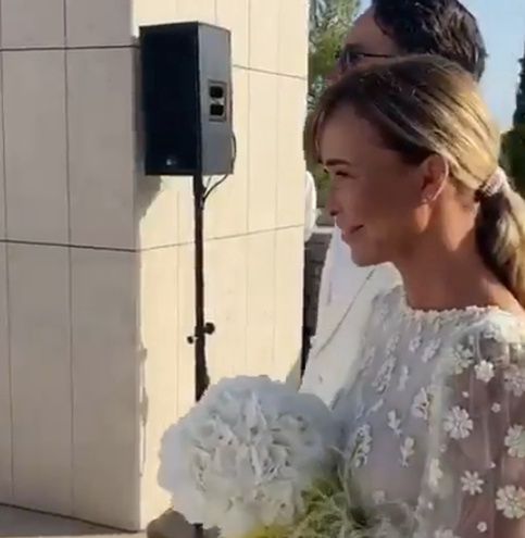 Joanna Przetakiewicz prowadzona przez synów do ślubu