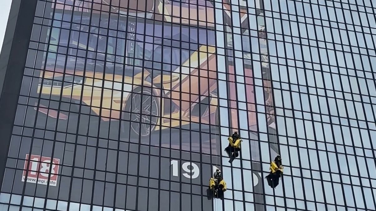 Plakat promujący GTA 6 pojawił się na wieżowcu w Paryżu