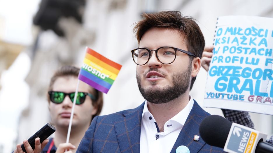 Godzieszów. Działacz LGBT, Bart Staszewski, zapowiedział zawiadomienie do prokuratury w sprawie bulwersującej wypowiedzi mieszkańców Godzieszowa 