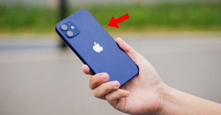 Ukryta funkcja w telefonie. Wystarczy, że nim potrząśniesz