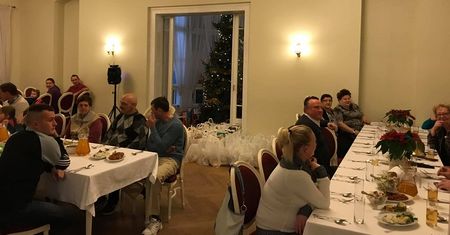 Spotkanie wigilijne dla dzieci z ubogich rodzin oraz osób samotnych w Lawendowym Dworku