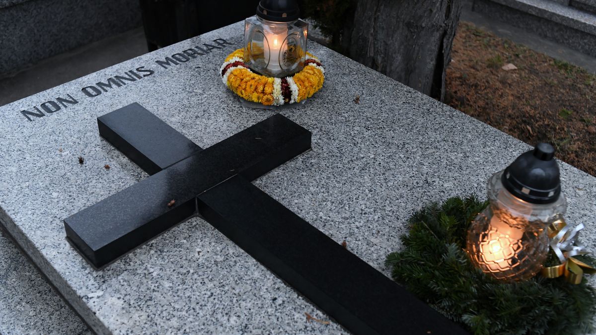 Rząd forsuje przepisy odbierające Polakom własność nagrobków na cmentarzach 