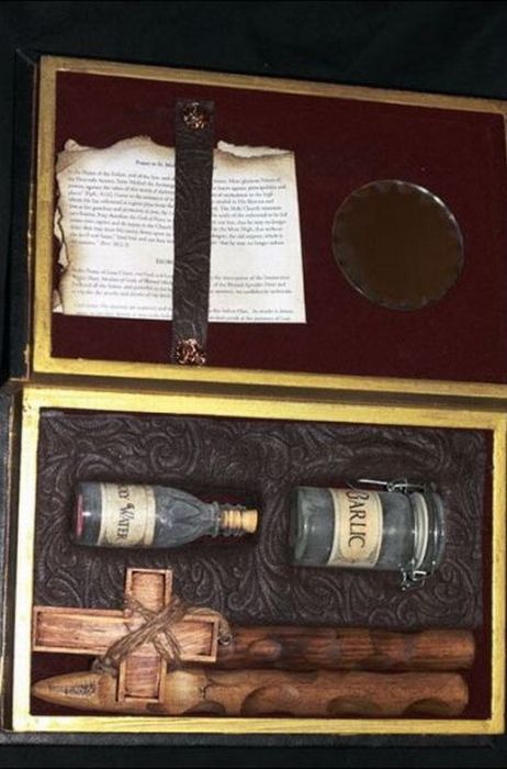 Ponad 20 zestawów do polowania na wampiry 5