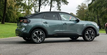 Odświeżony Citroën C4 wjeżdża do salonów. Kosztuje mniej niż konkurenci