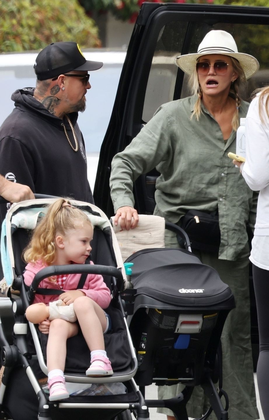 Cameron Diaz "przyłapana" z mężem, dziećmi i znanymi znajomymi