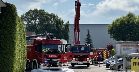 Pożar magazynów przy ul. Barskiej. Ewakuowano pacjentów szpitala
