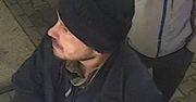 Płacił skradzioną kartą. Policja poszukuje mężczyzny ze zdjęcia