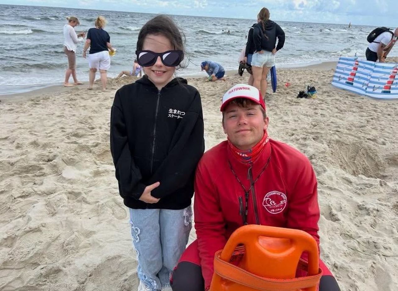 Dziecko zadławiło się żelkiem. Dramat na plaży w Stegnie