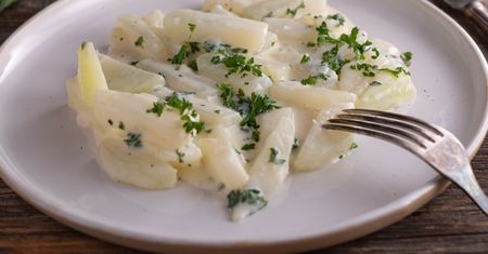 Teraz Polacy raczej omijają. Latem jest najsmaczniejsze, a babcie wiedziały też, jak cenne