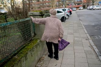 Seniorka dostała propozycję kredytu od banku na 80 tys. zł. "Czy oni jej PESEL-u nie widzieli?"