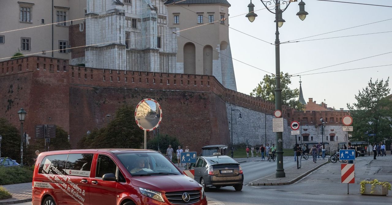 Kraków: Problem z ruchem pod Wawelem. Zwrócił uwagę na bezpieczeństwo