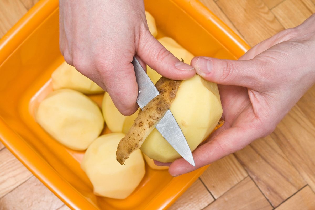 Obieranie ziemniaków - Pyszności