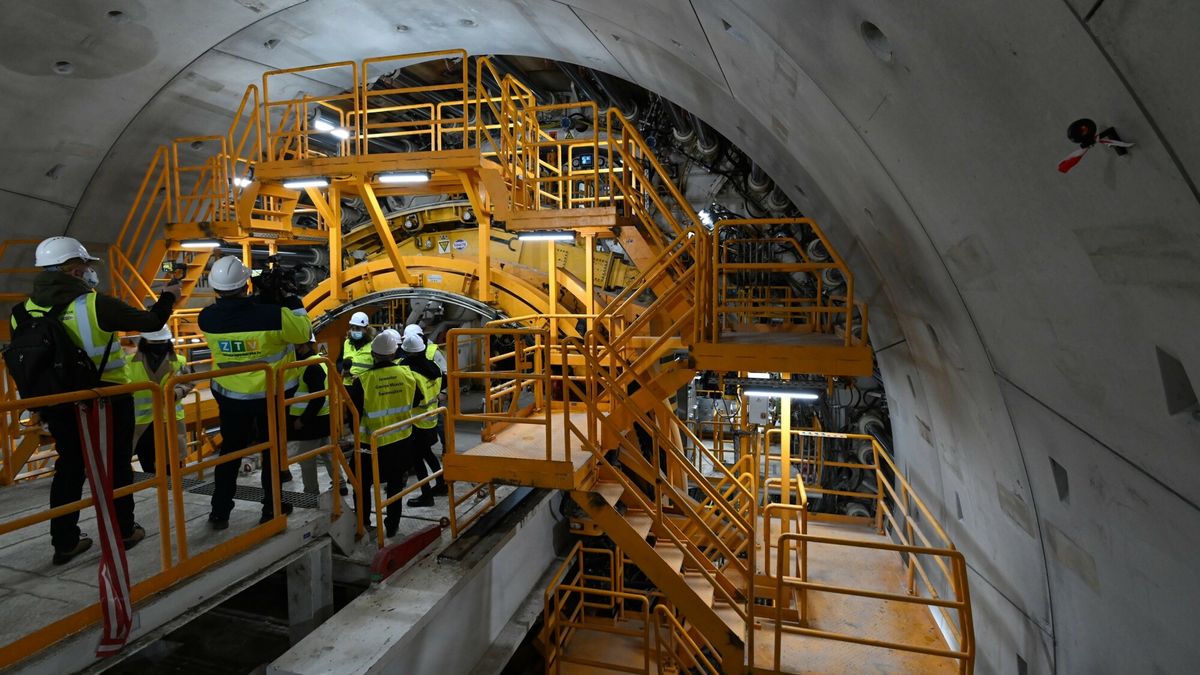 Budowa tunelu pod ?win?PHOTO DOMIN SE/SUPER EXPRESS SWINOUJSCIE BUDOWA TUNELU POD SWINA WYDRAZONO JUZ 400 METROW TUNELU  N/Z PRACE PRZY BUDOWIE TUNELU 06/05/2021 ZGODA NA WIZERUNEK WSZYSTKIE ZDJECIA NA HTTP://AGENCJA.SE.COM.PL TUNEL,BUDOWA,SWINOUJSCIE,SWINA