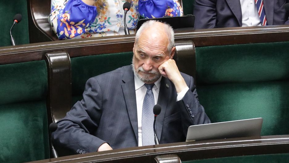 Antoni Macierewicz
Warszawa, 12.09.2024. Pose� PiS Antoni Macierewicz na sali obrad Sejmu w Warszawie, 12 bm. W drugim dniu posiedzenia pos�owie m.in. wys�uchaj� informacji bie��cej w sprawie propozycji zmian w zasadach obliczania sta�u pracy, o co zwr�ci� si� klub Lewicy do ministra rodziny, pracy i polityki spo�ecznej. (amb) PAP/Tomasz Gzell
Tomasz Gzell
obrad, obrady, plenarna, polityk polityka, pose�, posiedzenie, posiedze�, sala, sejm, 10, 10., kadencja, kadencji, Sejm RP, X