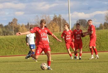 Lechia Strawczyn - OKS Opatów 2:3 w Keeza Klasie Okręgowej. Gospodarze nie utrzymali prowadzenia. Zobacz zdjęcia