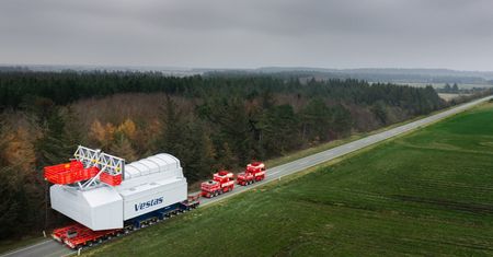 Największa turbina wiatrowa świata przejechała przez Danię - imponujący konwój