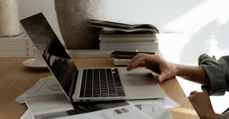 Dlaczego bycie wiecznie zajętą sprawia, że jesteś mniej produktywna?