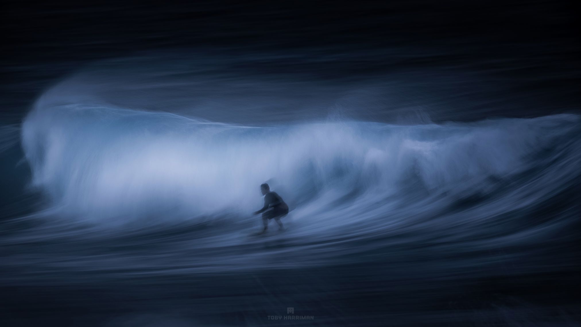 Artystyczne podejście do fotografowania surferów przy wykorzystaniu długich czasów ekspozycji 4