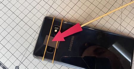 Jak przekształcić swój telefon w mikroskop. Prosty eksperyment dla każdego