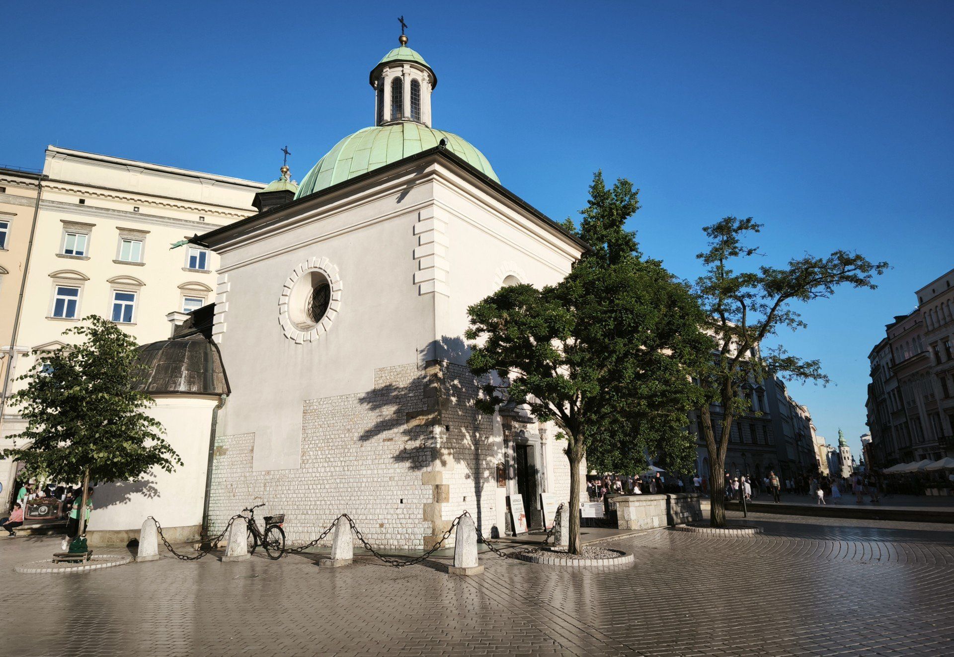 Drzewa w otoczeniu kościoła św. Wojciecha będą miały wymiar symboliczny, skłaniający do refleksji...