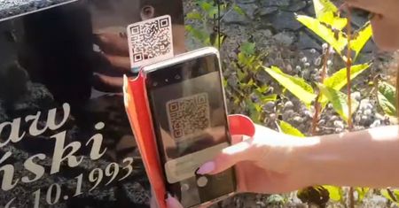 Nagrobki z kodami QR coraz popularniejsze. Co skrywa w sobie ta opcja?