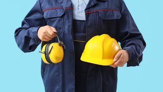 Czy pracownicy zagraniczni naprawdę obniżają płace?