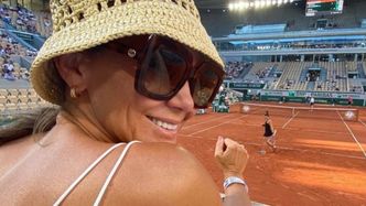 Kinga Rusin zadaje szyku w kapelutku Prady i okularach Gucci na turnieju Roland Garros. Luksusowo?