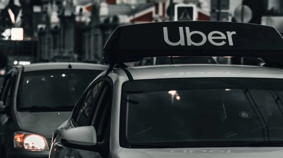 Kierowcy Ubera i Bolta protestują w Poznaniu.