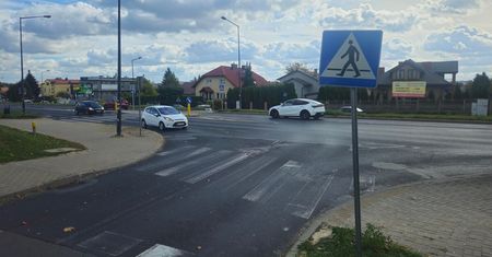 Koniec stania w nieskończoność przy Stokrotce. Drogowcy postawią światła i kamery | ZDJĘCIA