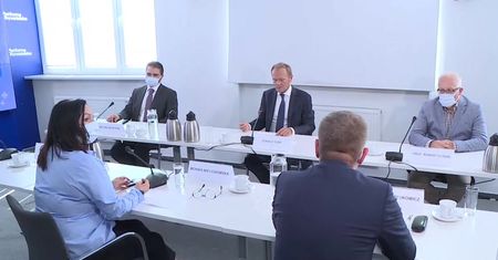 Nieoczekiwane spotkanie. Tusk rozmawiał z doradcami premiera
