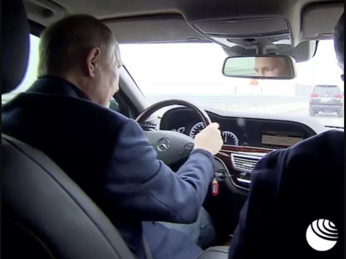 Władimir Putin osobiście prowadził SUVa po Moście Krymskim