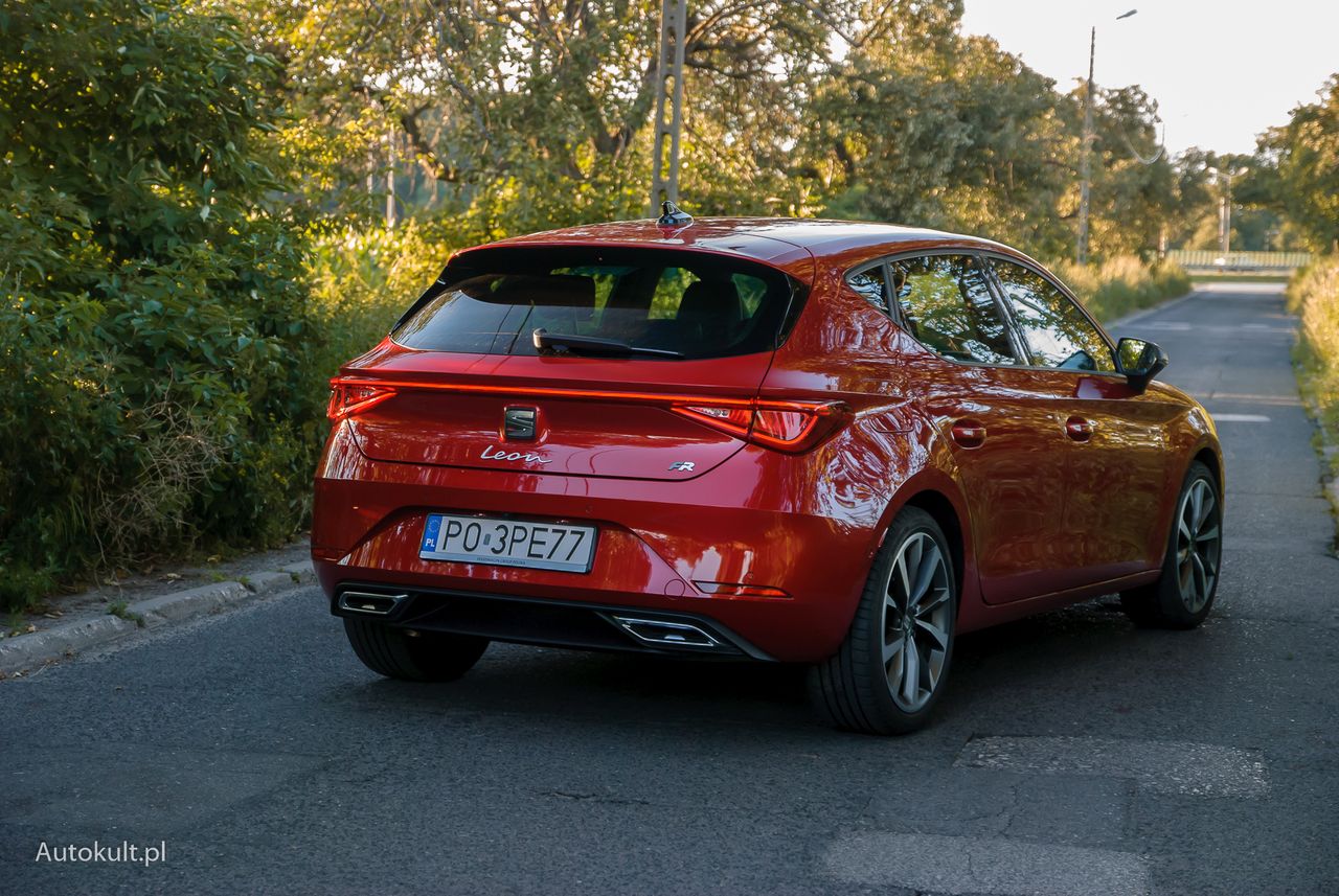 Jak zauważyło kilka osób, nowy Leon z tyłu wygląda jak Opel Astra.