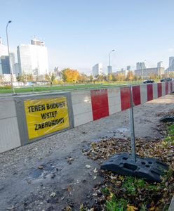 Warszawa. Powstaje nowy parking wzdłuż Alei Jerozolimskich