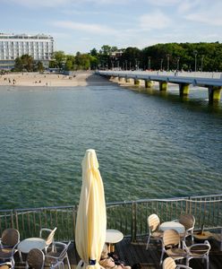 Napis przed restauracją nad Bałtykiem. Klienci nie wierzą własnym oczom