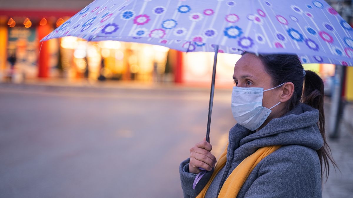 Już nie utrata węchu i smaku są dziś głównymi objawami COVID. Teraz aż 2/3 zakażonych cierpi teraz na ból gardła