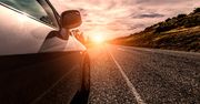„Polak w drodze po auto”. Co wpływa na decyzję o kupnie samochodu?