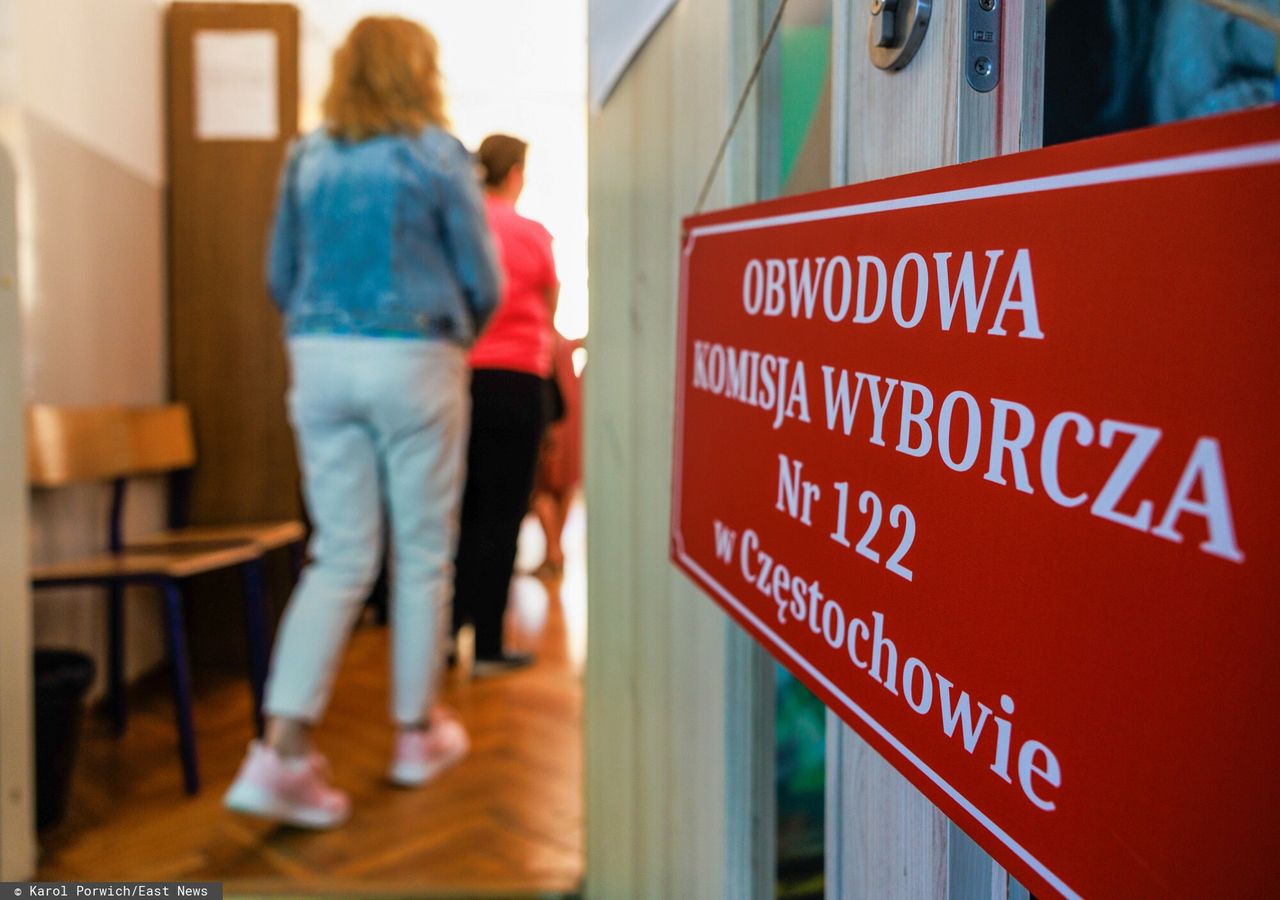 Czego dowiedzieliśmy się z pierwszych sondaży? Ekspert mówi, co wydarzy się po 21