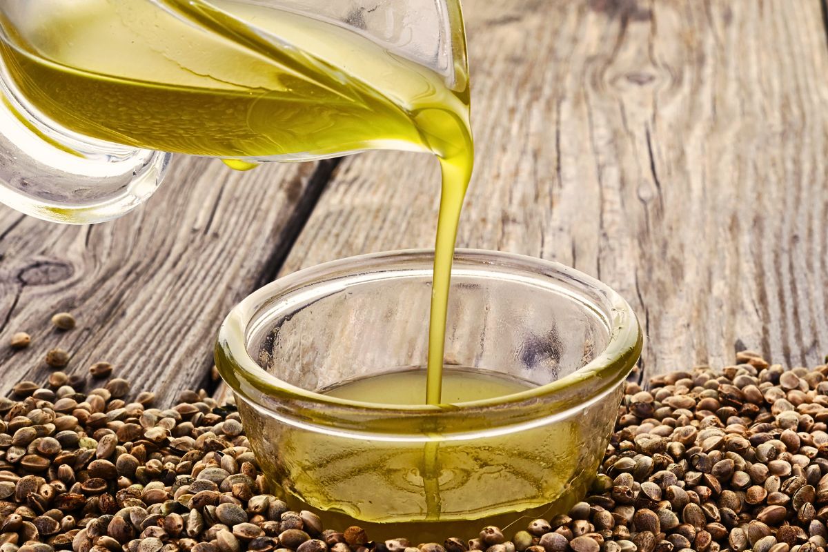 Wygrywa z olejem rzepakowym. Wystarczy 1 łyżka dziennie, a wzmocnisz serce i zmniejszysz stany zapalne