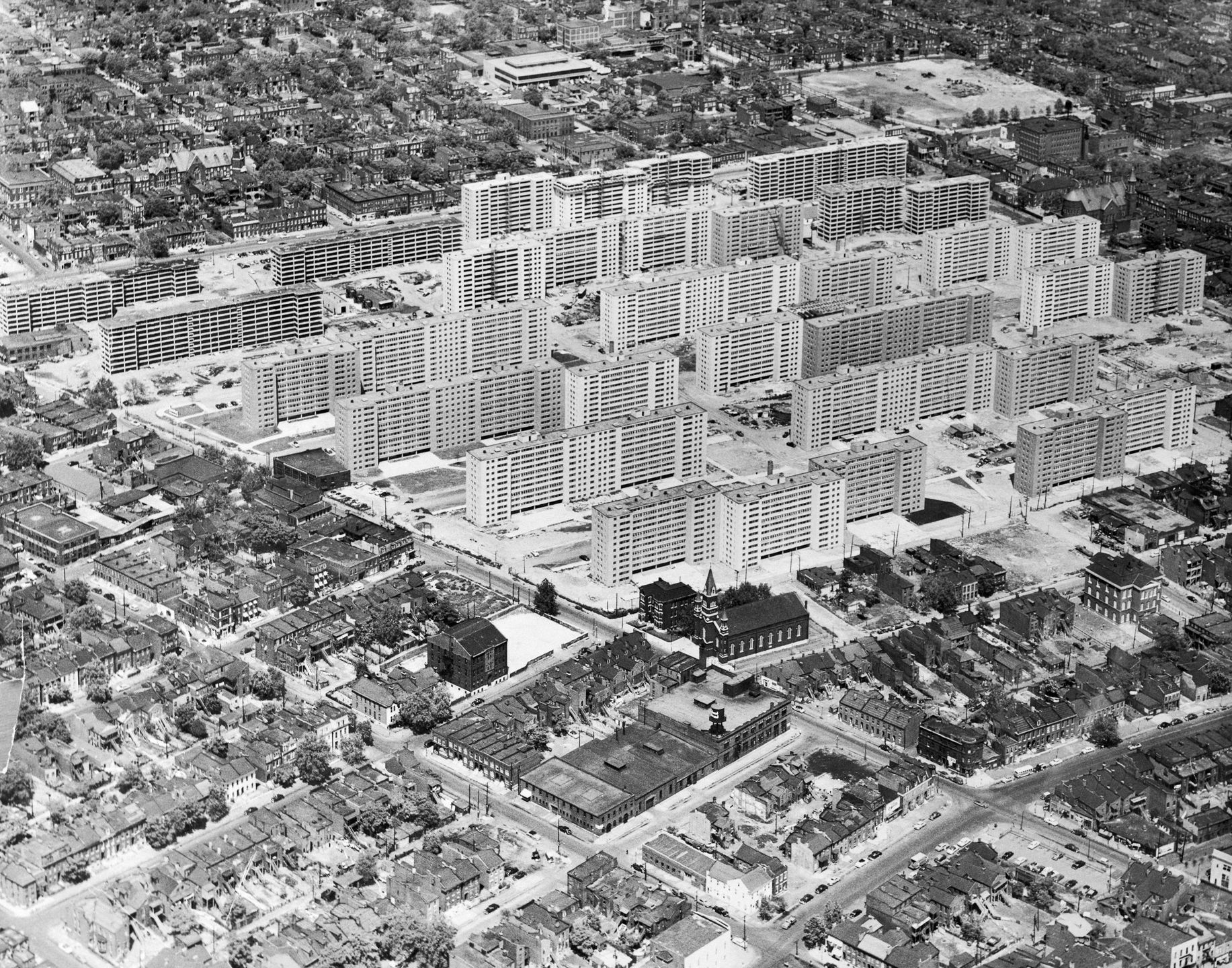 Utopijne blokowisko z USA. Ambitne plany zakończyły się wybuchem 2