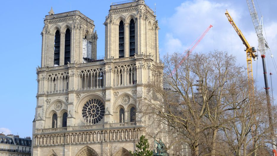 Notre-Dame De Paris Cathedral Reconstruction - Paris
A view of under reconstruction Notre-Dame de Paris Cathedral. The spire of Notre-Dame de Paris and its rooster finally appear, gradually freed from their scaffolding in Paris, France on March 8, 2024. Photo by Marie Hubert Psaila/ABACAPRESS.COM 
Dostawca: PAP/Abaca
Hubert Psaila Marie/ABACA
Notre Dame de Paris, Notre Dame of Paris, Reconstruction