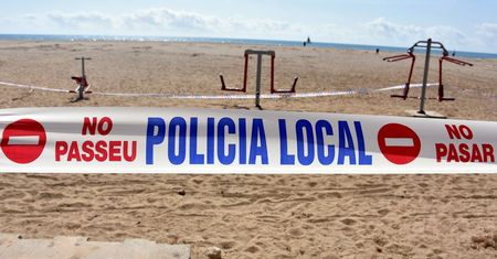 Makabryczne odkrycie na plaży w Hiszpanii. Myślał, że uwiera go muszla