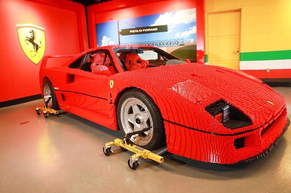 Lego zrobiło pełnowymiarowe Ferrari F40. To pierwsza taka replika