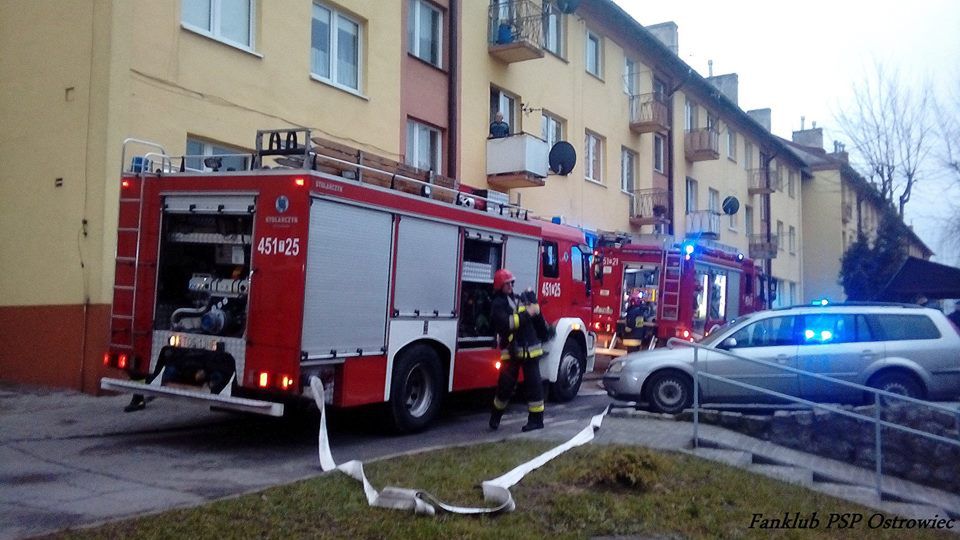 Pożar poddasza na ulicy Tylnej w Ostrowcu Świętokrzyskim